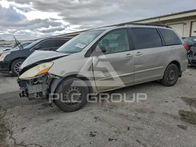 2010 Toyota SIENNA photo