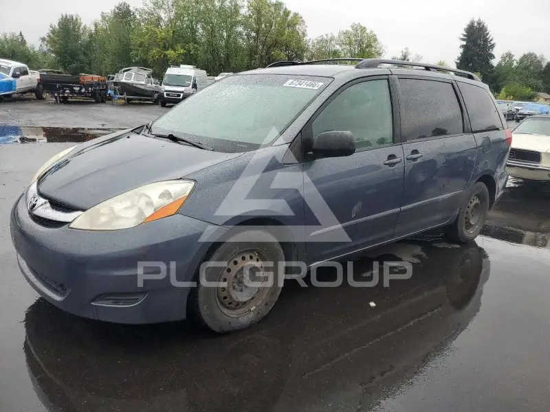 2010 Toyota SIENNA фото
