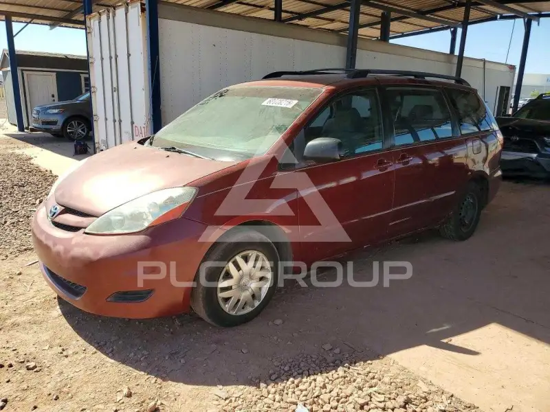 2010 Toyota SIENNA photo