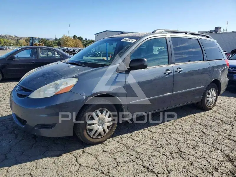 2010 Toyota SIENNA фото