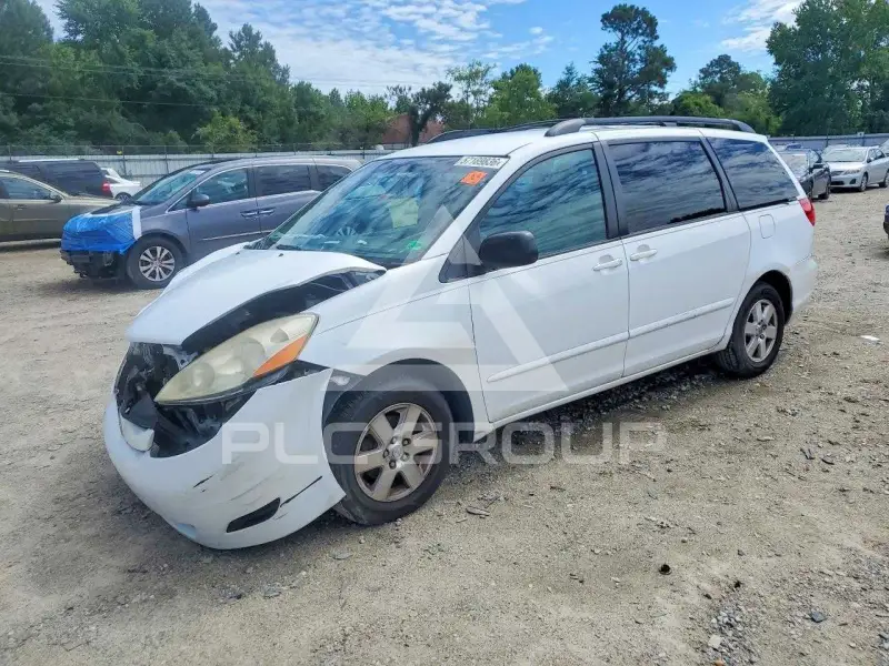 2010 Toyota SIENNA photo