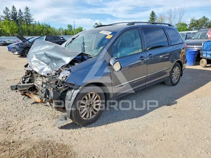 2010 Toyota SIENNA photo