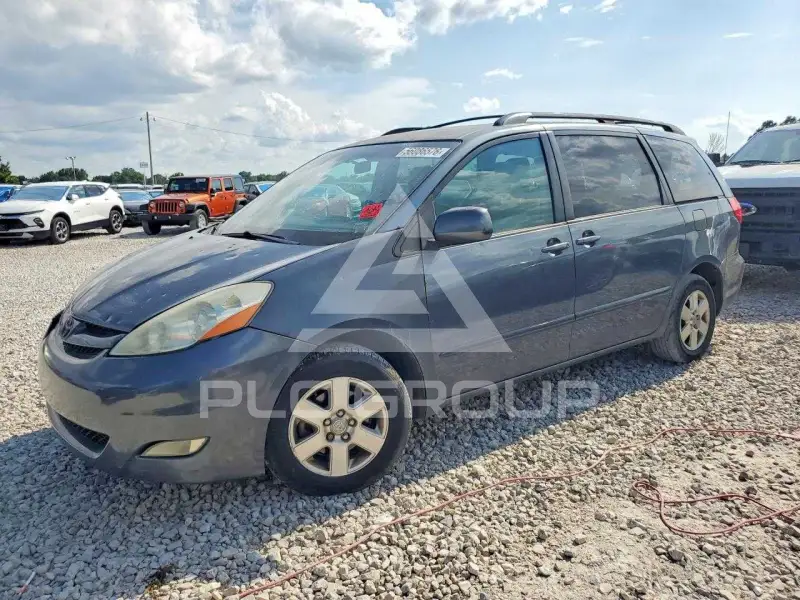 2010 Toyota SIENNA фото