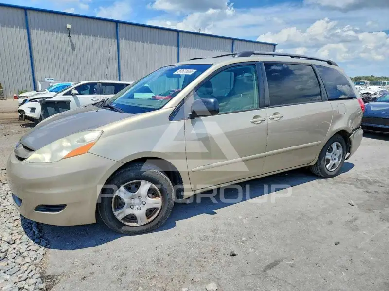 2010 Toyota SIENNA фото