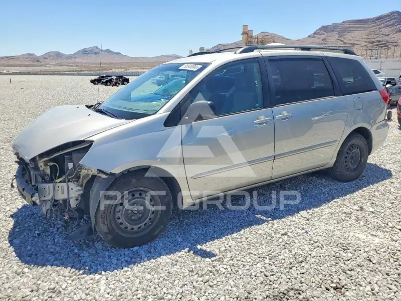 2010 Toyota SIENNA photo