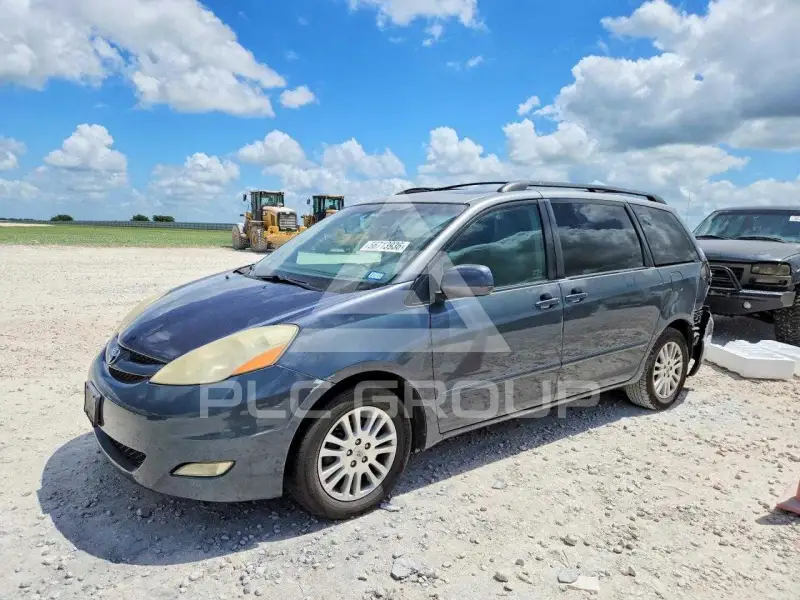 2010 Toyota SIENNA photo