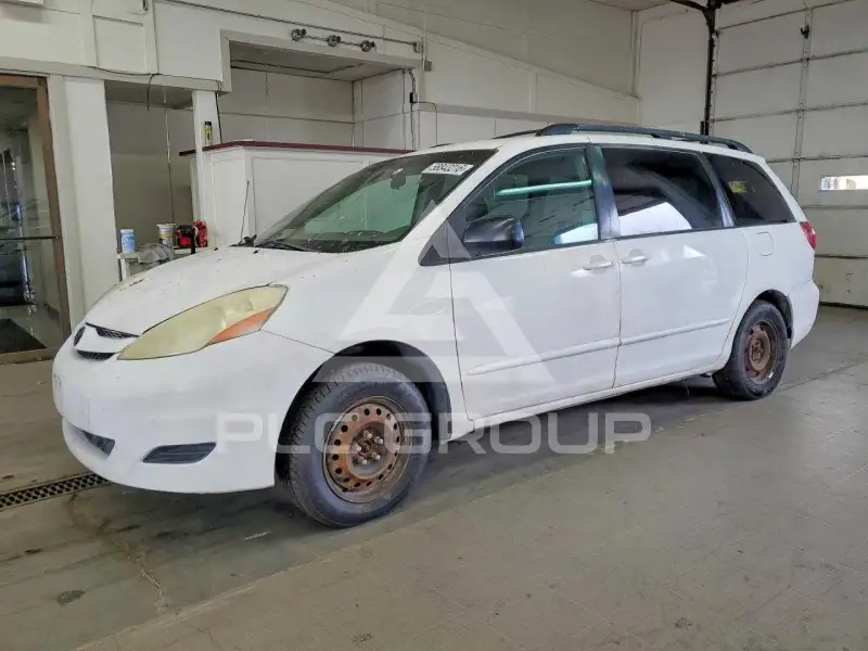 2010 Toyota SIENNA photo