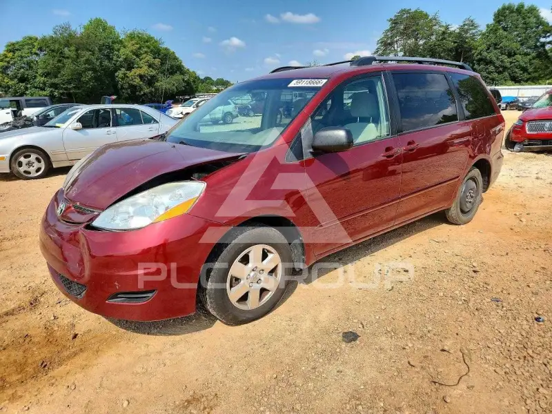 2010 Toyota SIENNA photo