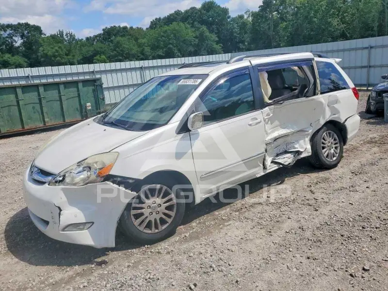 2010 Toyota SIENNA photo
