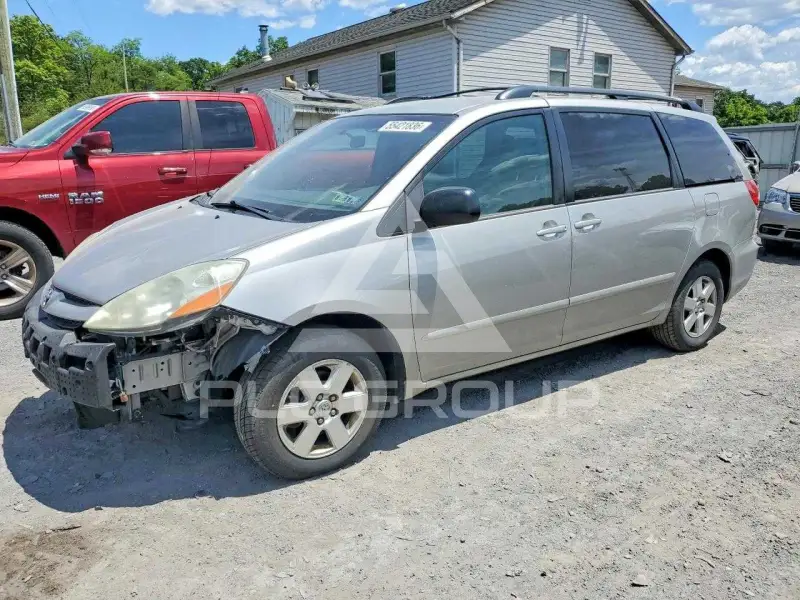 2010 Toyota SIENNA фото