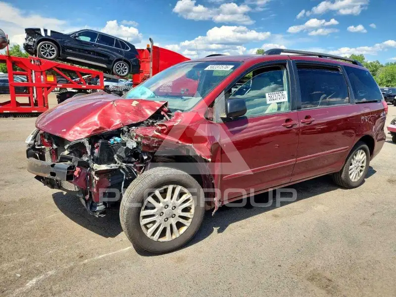 2010 Toyota SIENNA photo