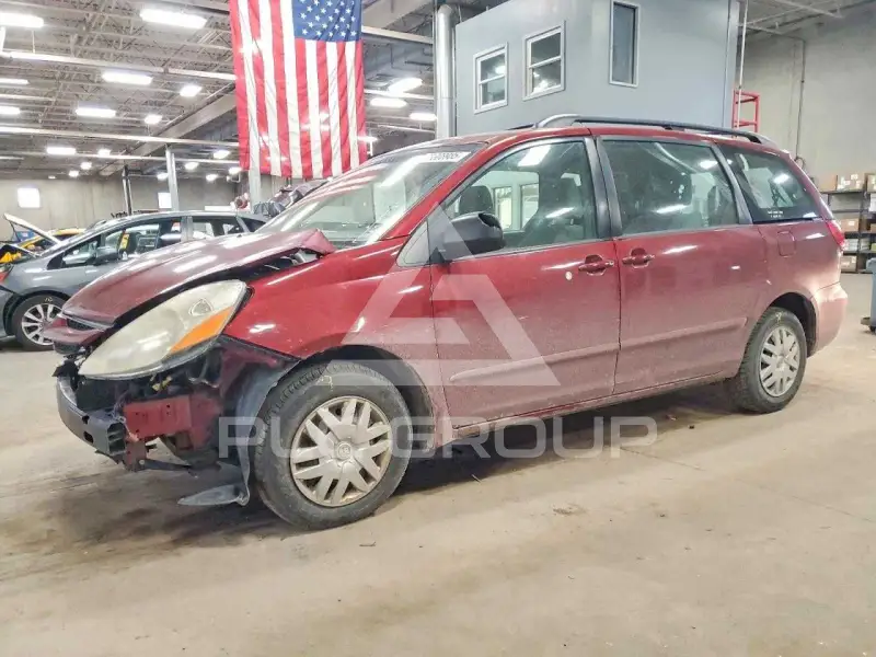 2010 Toyota SIENNA photo