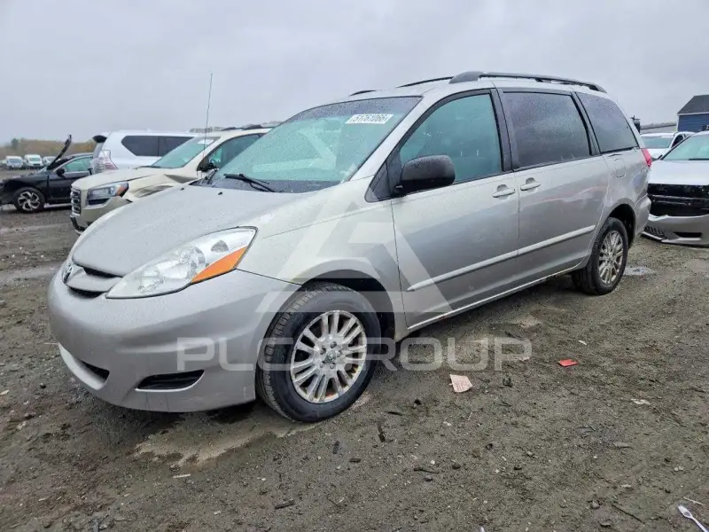 2010 Toyota SIENNA фото