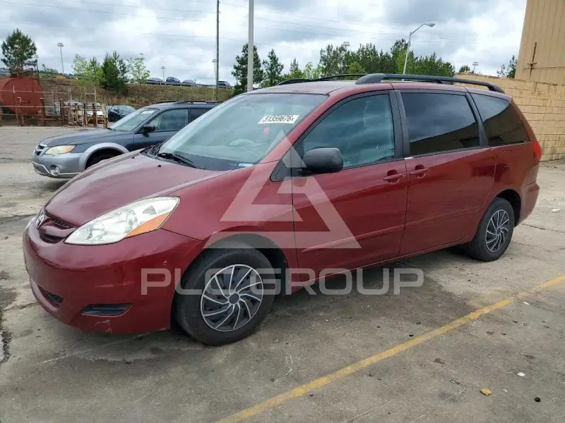 2010 Toyota SIENNA photo