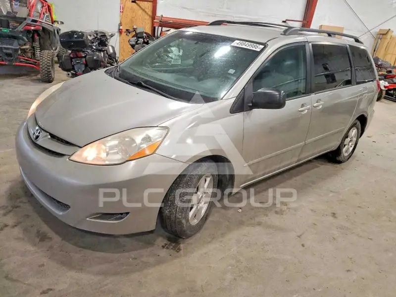 2010 Toyota SIENNA photo