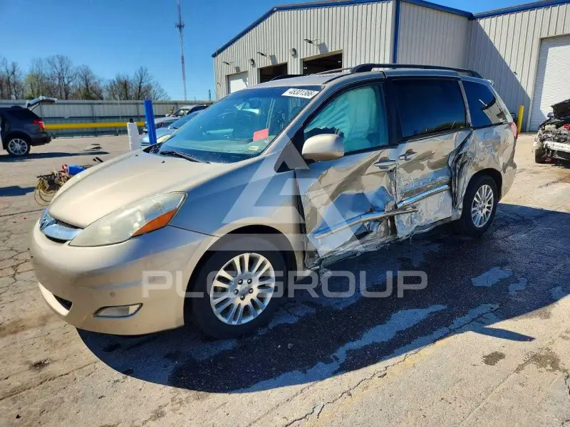 2010 Toyota SIENNA photo