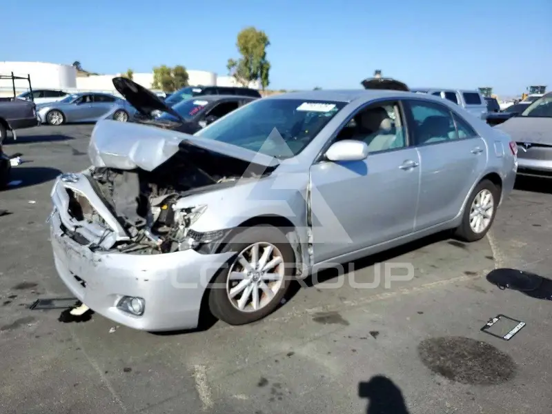2010 Toyota CAMRY фото