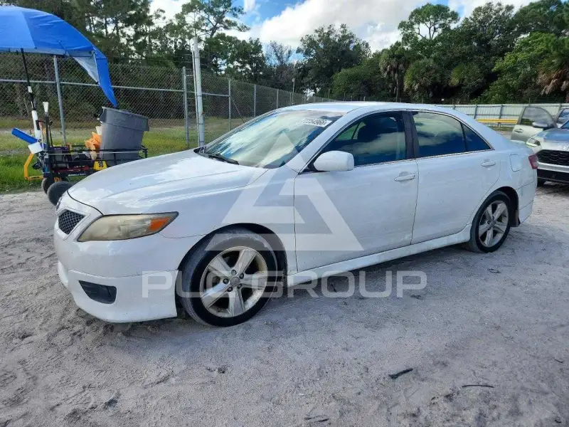 2010 Toyota CAMRY фото