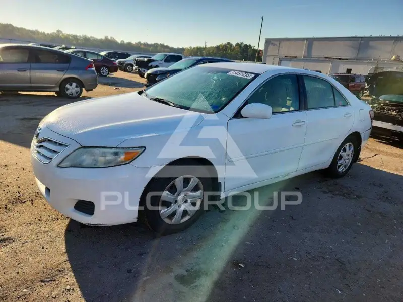 2010 Toyota CAMRY фото