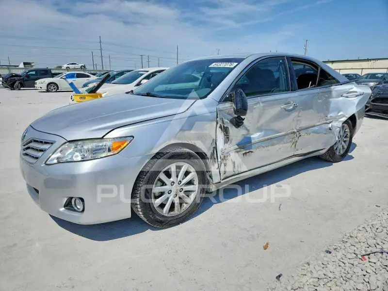 2010 Toyota CAMRY фото
