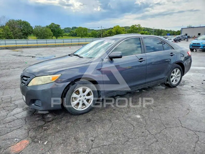 2010 Toyota CAMRY фото