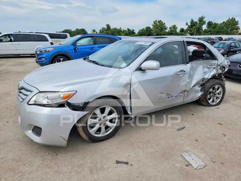 2010 Toyota CAMRY фото