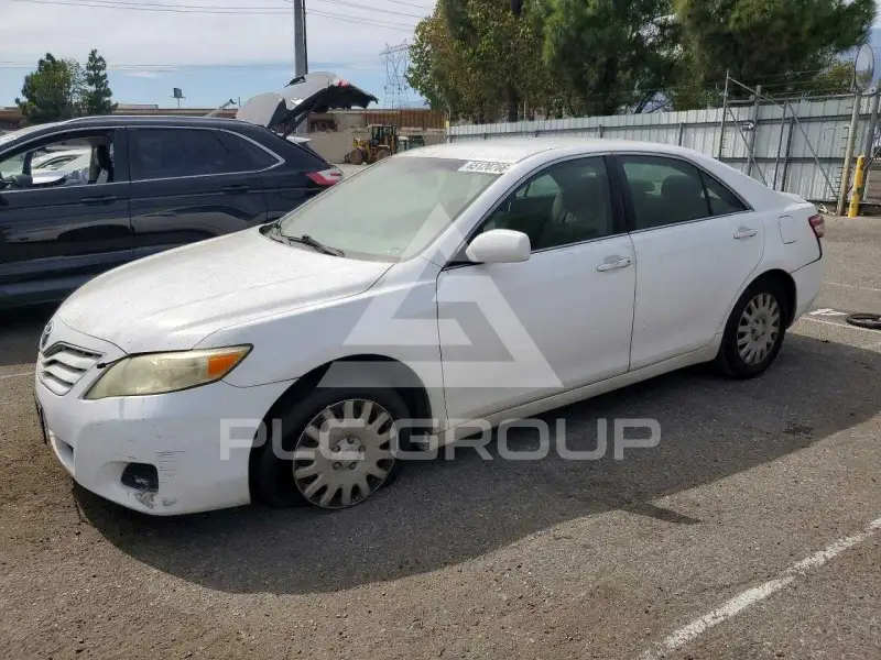 2010 Toyota CAMRY фото
