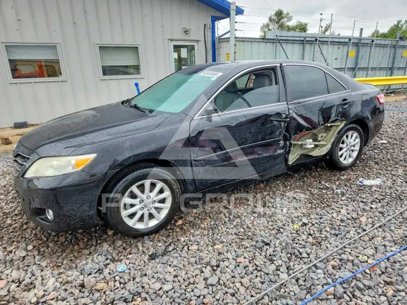 2010 Toyota CAMRY фото