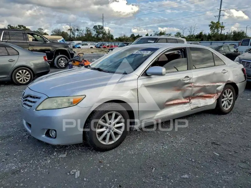 2010 Toyota CAMRY фото