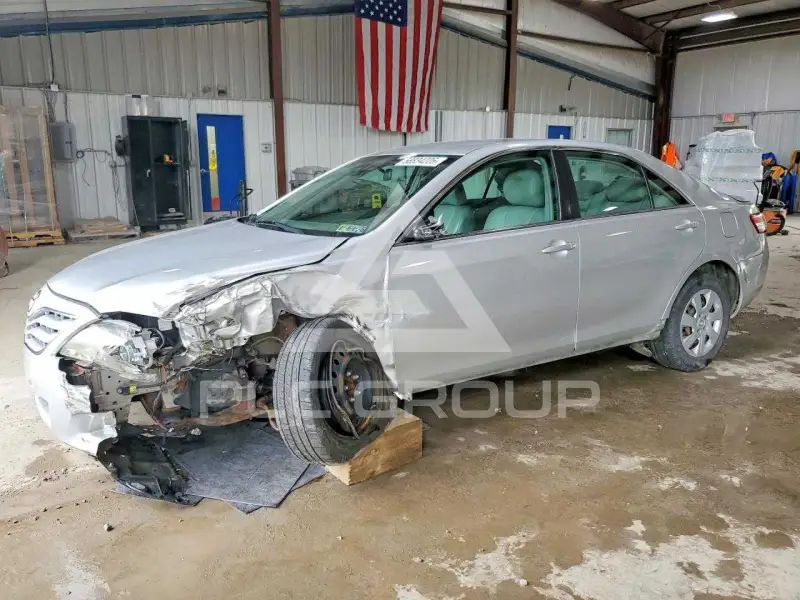 2010 Toyota CAMRY фото