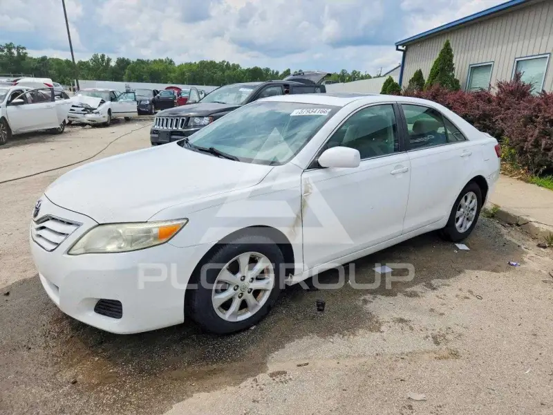2010 Toyota CAMRY фото
