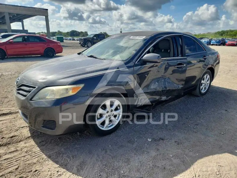 2010 Toyota CAMRY фото