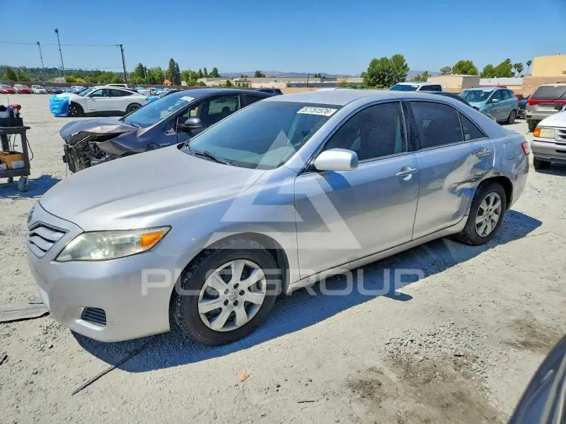 2010 Toyota CAMRY фото