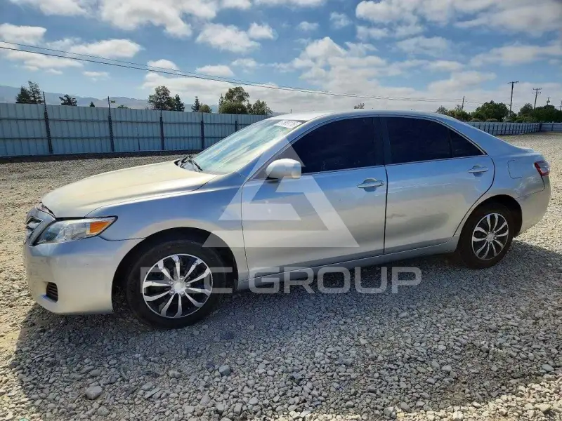 2010 Toyota CAMRY фото