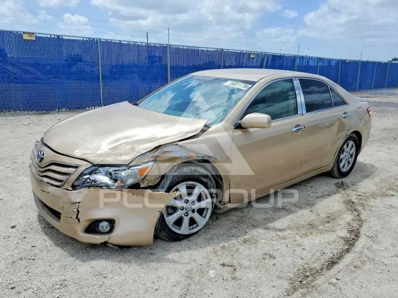 2010 Toyota CAMRY фото