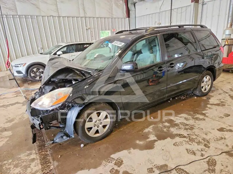2010 Toyota SIENNA фото