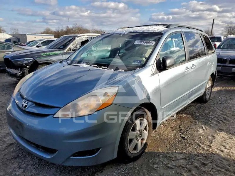 2010 Toyota SIENNA фото