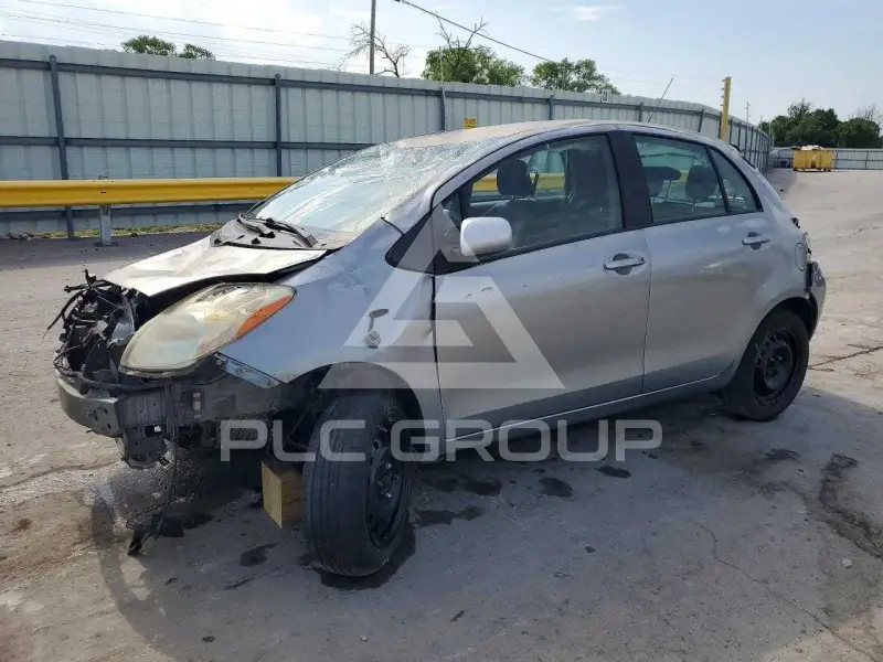2010 Toyota YARIS фото