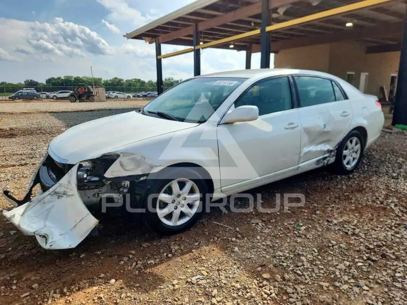 2010 Toyota AVALON photo