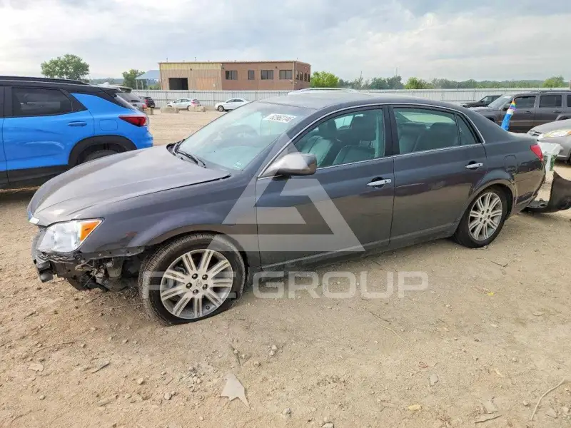 2010 Toyota AVALON photo