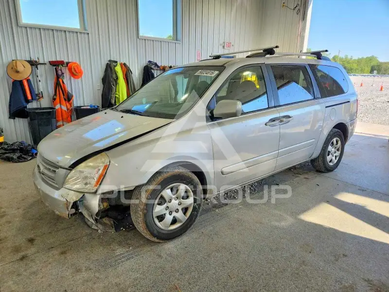 2010 KIA Sedona photo