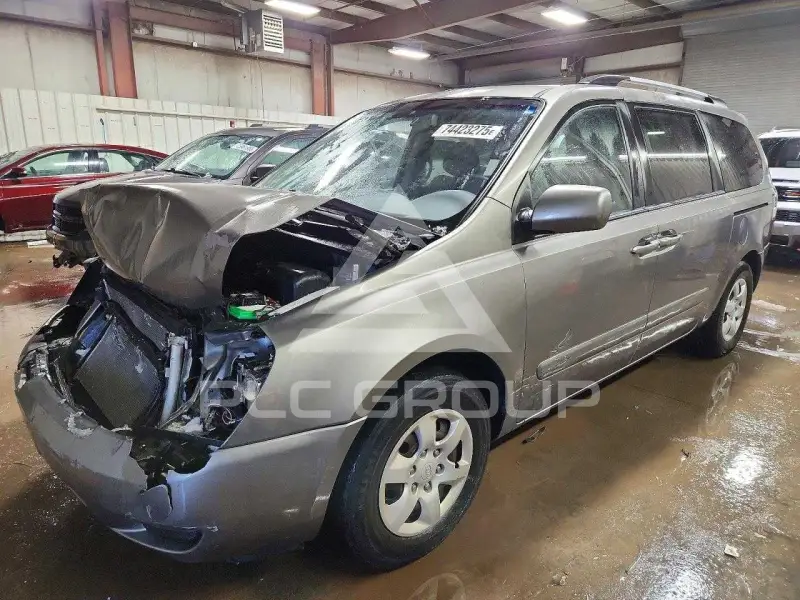 2010 KIA Sedona фото