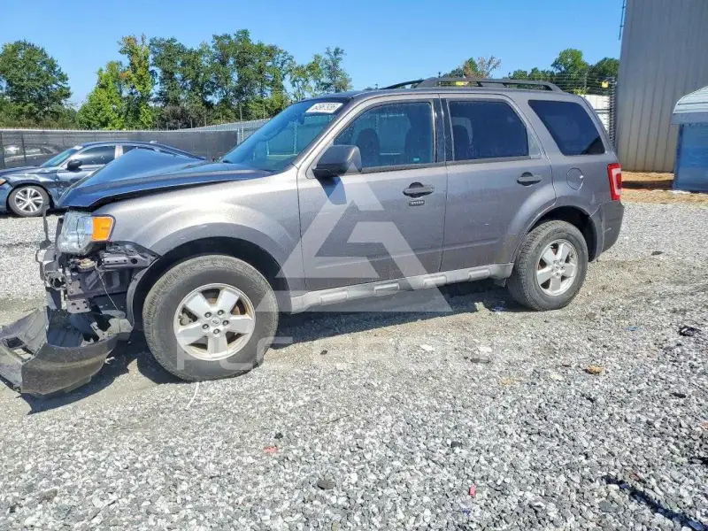 2010 Ford ESCAPE photo