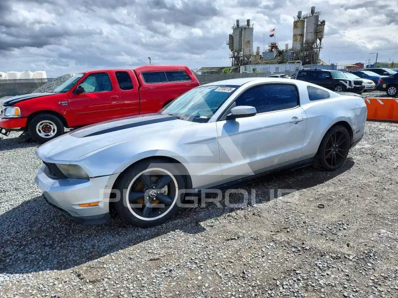 2010 Ford MUSTANG фото