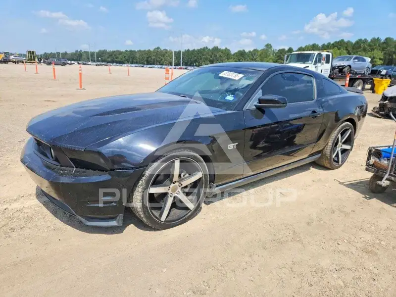 2010 Ford MUSTANG photo