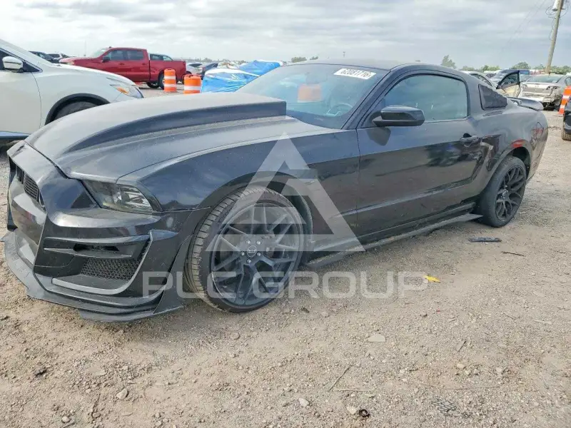 2010 Ford MUSTANG photo