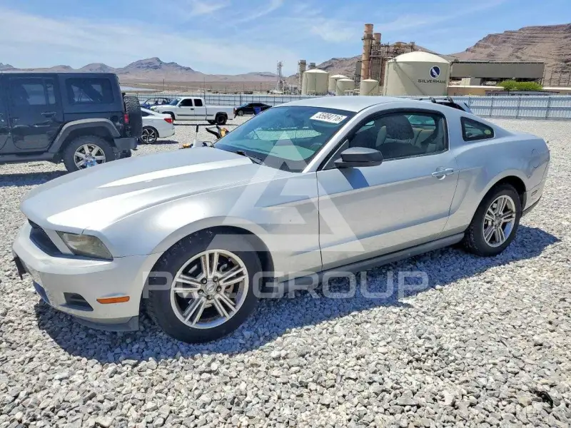 2010 Ford MUSTANG photo