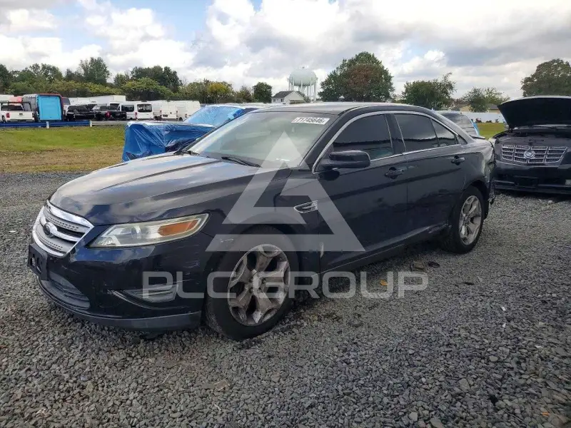 2010 Ford TAURUS photo