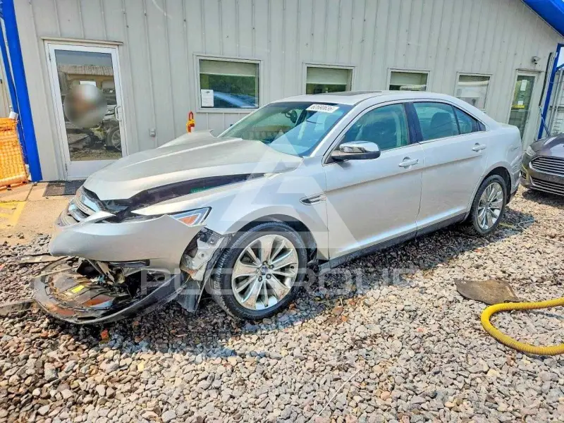 2010 Ford TAURUS фото