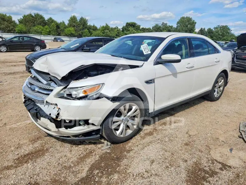 2010 Ford TAURUS фото